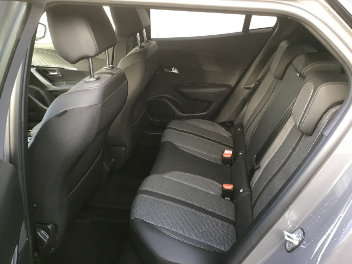 Peugeot 2008 Nouveau Hybrid 136 e-DCS6 Allure