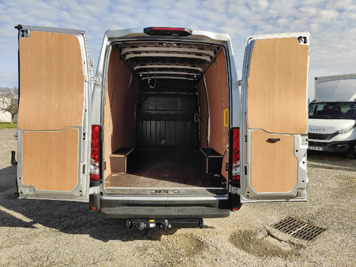 IVECO Daily 35S Fg 35S21H 3.0 V12 Hi-Matic