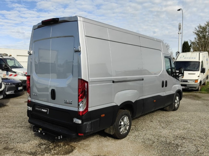 IVECO Daily 35S Fg 35S21H 3.0 V12 Hi-Matic