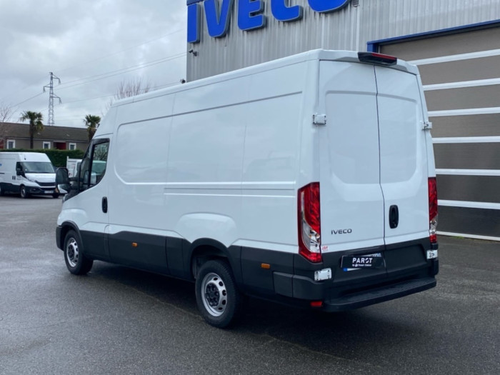 IVECO Daily 35S Fg 35S14H 2.3 V12 