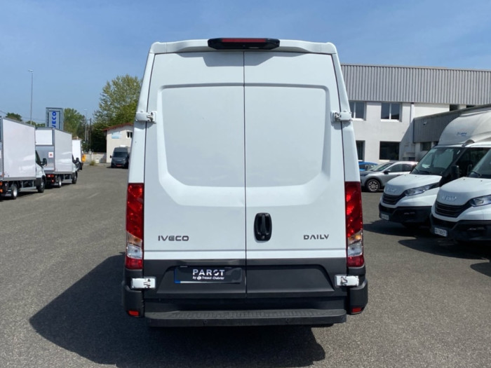IVECO Daily 35S Fg 35S14 2.3 V12 