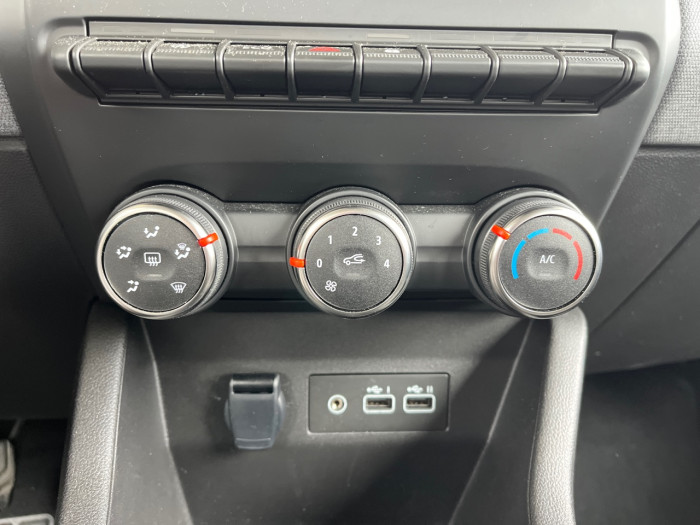 Renault Clio 1.5 dCi 100ch Evolution - 25