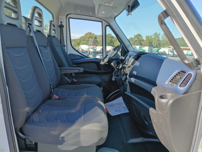 IVECO Daily CCb 35C18H Empattement 3750 Hi-Matic