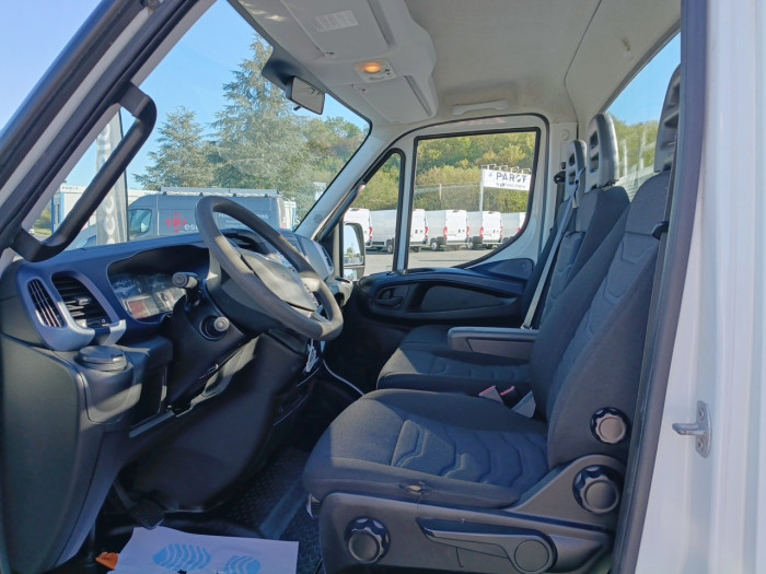 IVECO Daily CCb 35C18H Empattement 3750 Hi-Matic