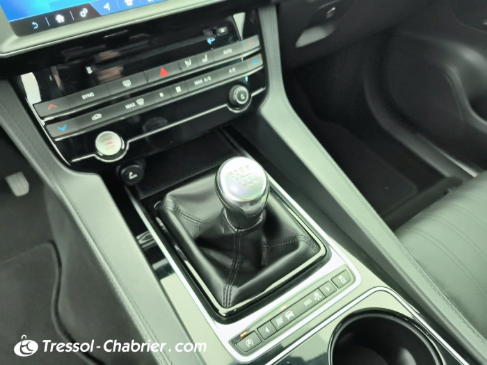 Jaguar F-Pace 2.0 D - 180 AWD Portfolio