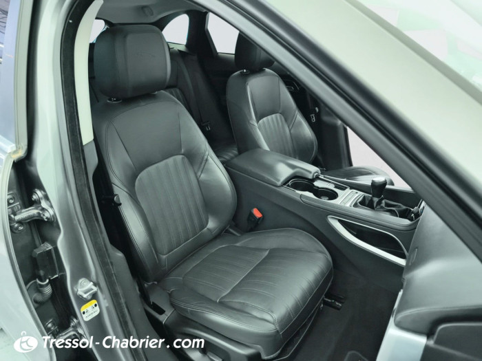 Jaguar F-Pace 2.0 D - 180 AWD Portfolio
