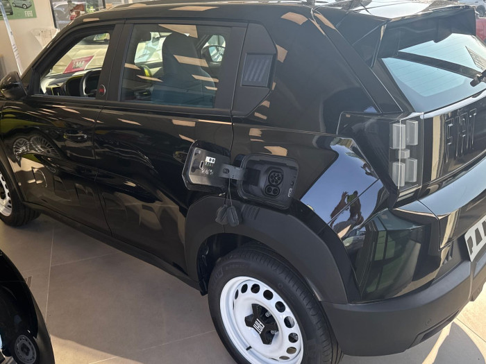 Fiat GRANDE PANDA e 83 ch RED