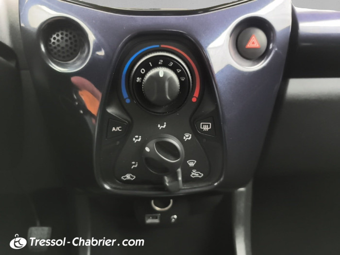 Toyota Aygo 1.0 VVT-i x-shift x-cite Bleu Cyan