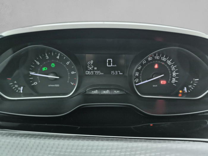 Peugeot 2008 PureTech 82ch S&S BVM5 Signature