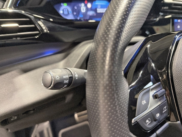 Peugeot 408 Hybrid 136 e-DCS6 GT