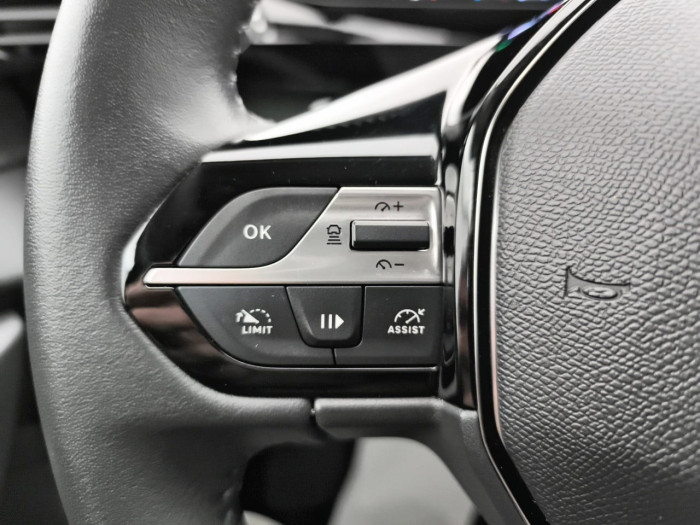Peugeot 408 PHEV 180 e-EAT8 Allure Pack
