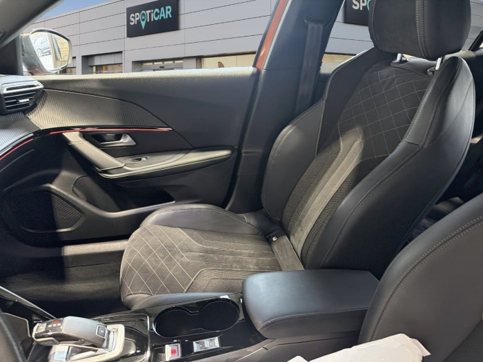 Peugeot 2008 PureTech 155 S&S EAT8 GT