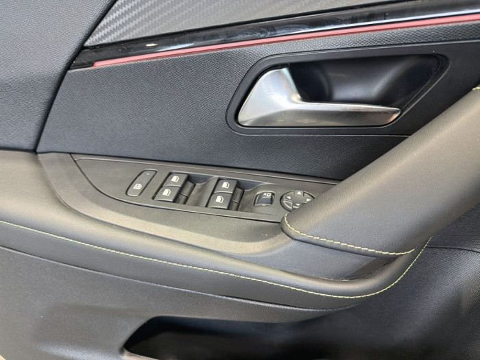 Peugeot 2008 PureTech 155 S&S EAT8 GT