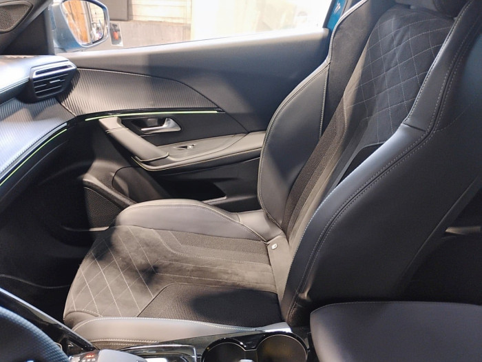 Peugeot 2008 PureTech 155 S&S EAT8 GT Pack