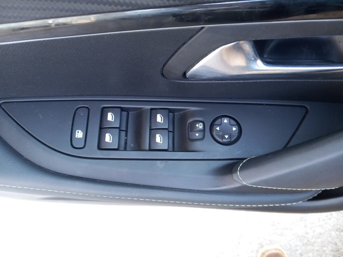 Peugeot 208 PureTech 100 S&S BVM6 GT Line