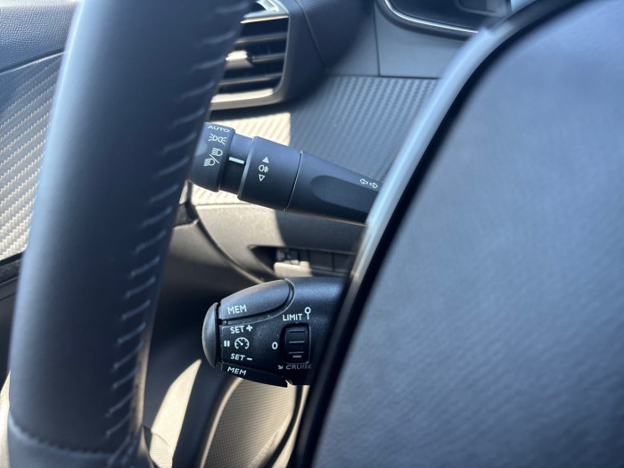 Peugeot 2008 PureTech 100 S&S BVM6 Allure