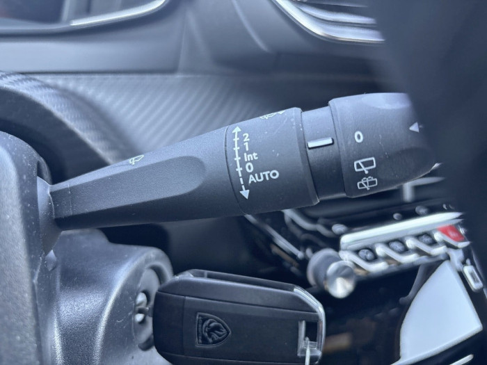 Peugeot 2008 PureTech 100 S&S BVM6 Allure