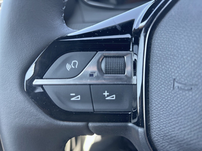 Peugeot 2008 PureTech 100 S&S BVM6 Allure
