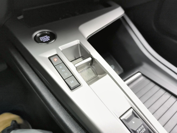Peugeot 408 Hybrid 136 e-DCS6 GT
