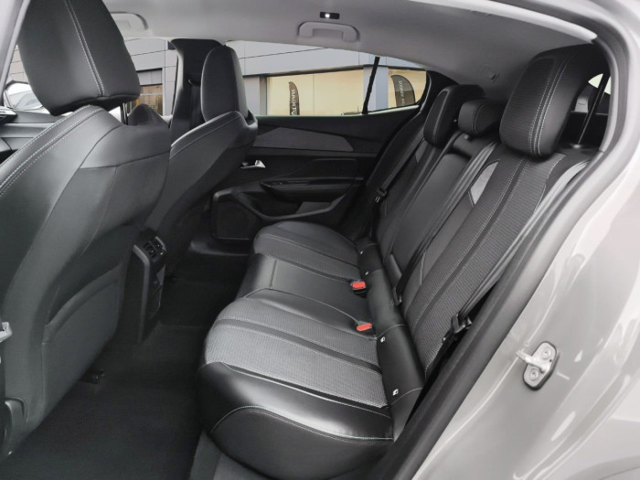 Peugeot 408 Hybrid 136 e-DCS6 GT