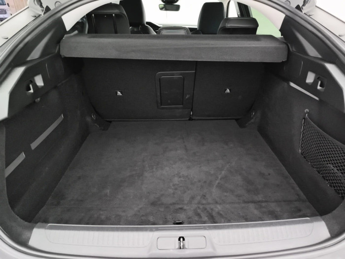 Peugeot 408 Hybrid 136 e-DCS6 GT