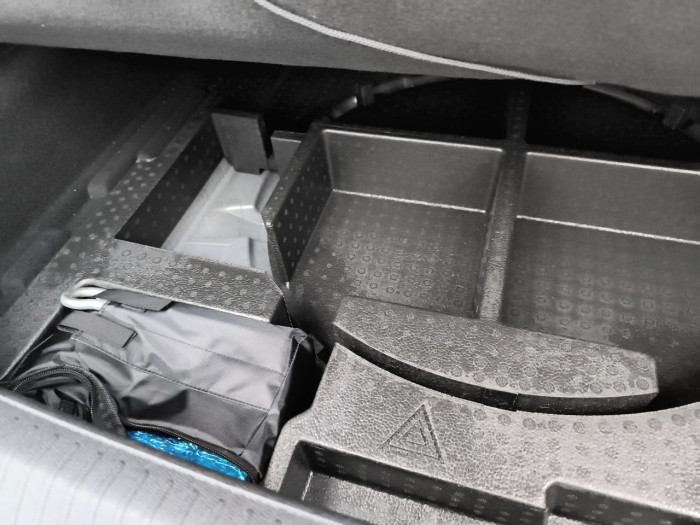 Peugeot 408 Hybrid 136 e-DCS6 GT