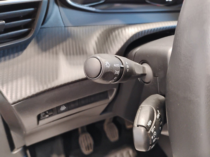 Peugeot 2008 PureTech 100 S&S BVM6 Allure