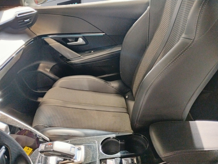 Peugeot 208 PureTech 100 S&S EAT8 GT