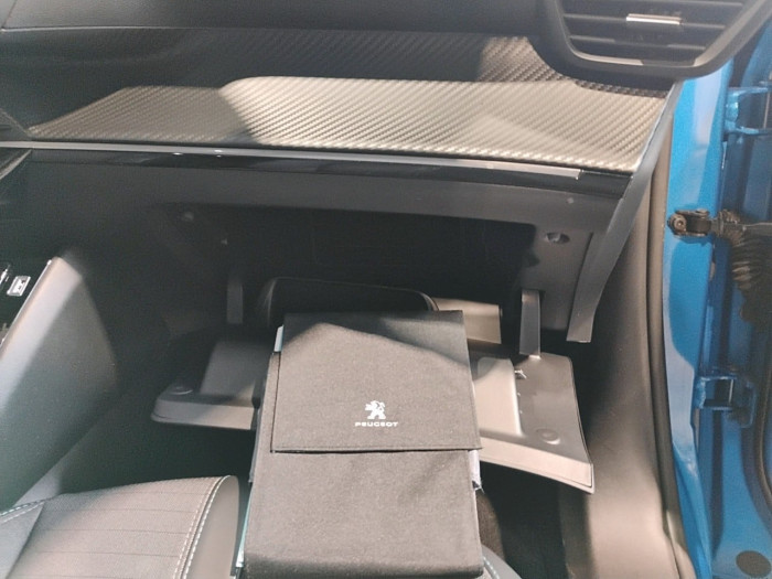 Peugeot 2008 BlueHDi 130 S&S EAT8 Allure