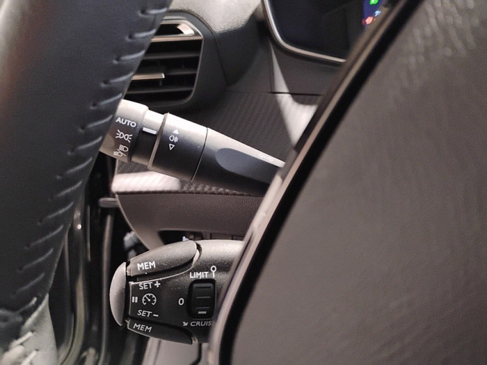 Peugeot 2008 PureTech 100 S&S BVM6 Allure