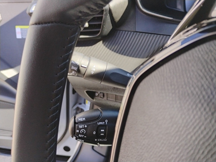 Peugeot 2008 PureTech 100 S&S BVM6 Allure