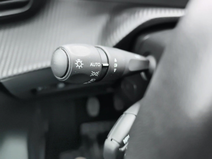 Peugeot 208 BUSINESS PureTech 100 S&S BVM6 Allure Business