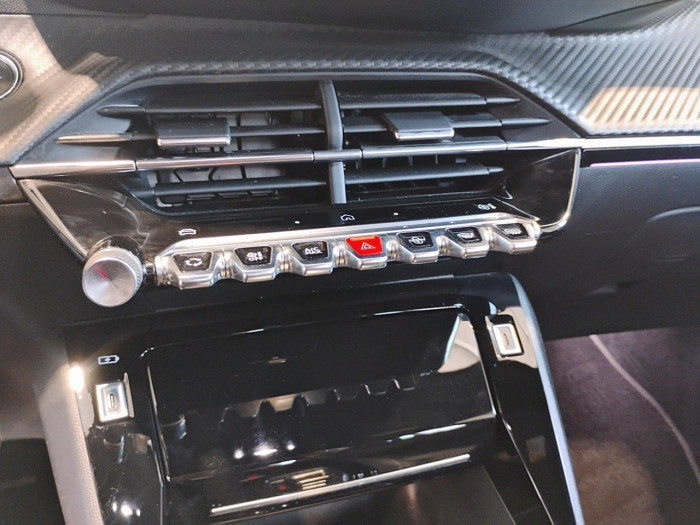 Peugeot 2008 PureTech 130 S&S EAT8 GT