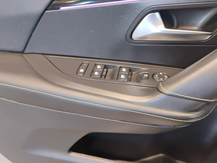 Peugeot 2008 PureTech 130 S&S EAT8 GT