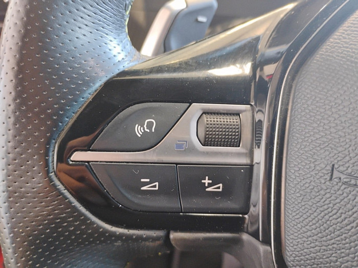 Peugeot 2008 PureTech 130 S&S EAT8 GT