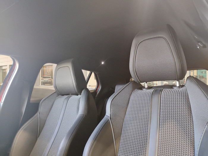 Peugeot 2008 PureTech 130 S&S EAT8 GT