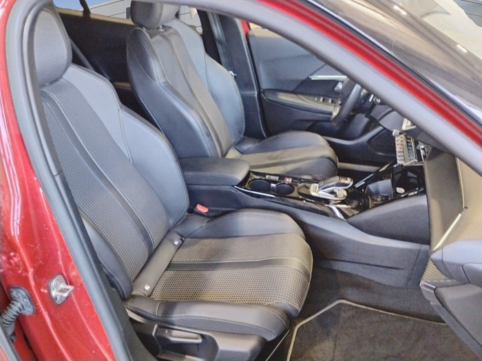 Peugeot 2008 PureTech 130 S&S EAT8 GT