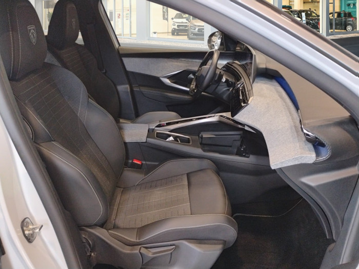 Peugeot 5008 Hybrid 145 ch e-DCS6 GT