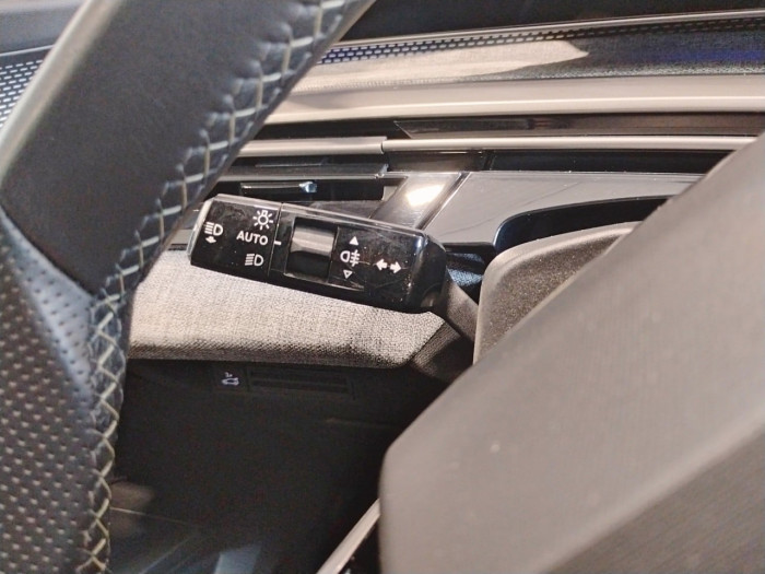 Peugeot 5008 Hybrid 145 ch e-DCS6 GT