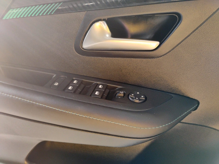 Peugeot 208 PureTech 100 S&S BVM6 Allure