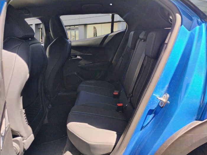 Peugeot 2008 PureTech 130 S&S EAT8 GT