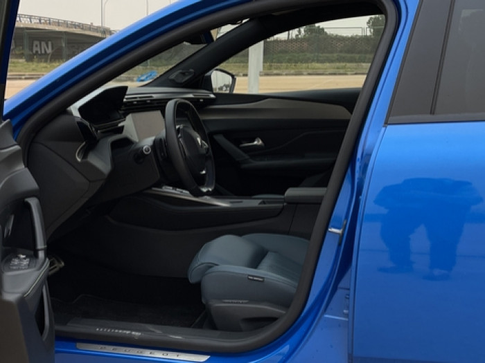 Peugeot 308 Hybrid 136 e-DCS6 GT