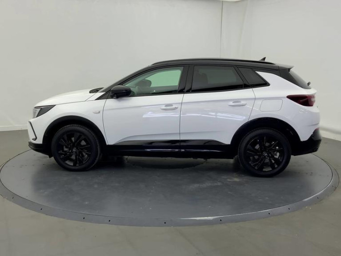 Opel GRANDLAND Hybrid 225 ch BVA8 Design & Tech