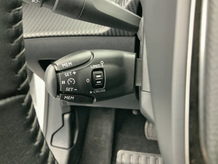 Peugeot 208 BUSINESS R ELECTRIQUE ELECTRIQUE 50 KWH 136 ACTIVE BUSINESS R
