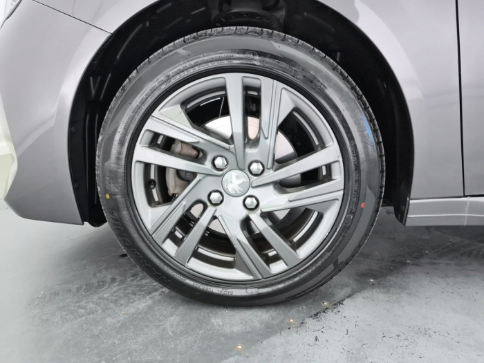 Peugeot 208 PureTech 100 S&S EAT8 Style