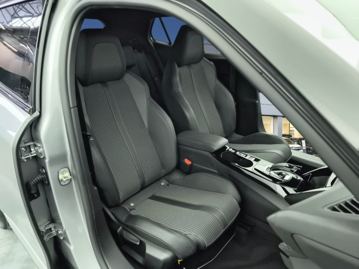 Peugeot 2008 PureTech 130 S&S EAT8 GT