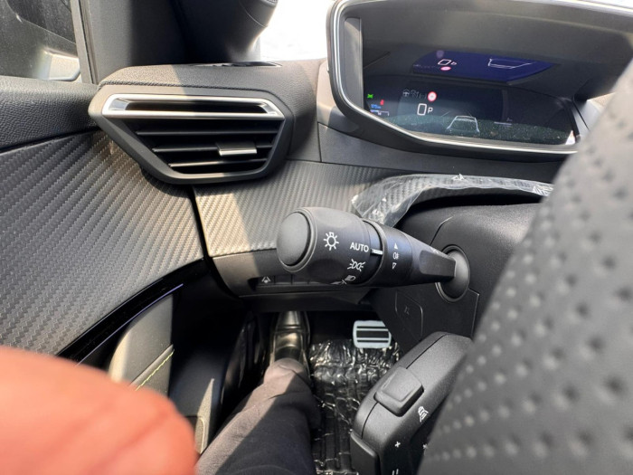 Peugeot 208 Nouvelle Hybrid 145 ch e-DCS6 GT Exclusive