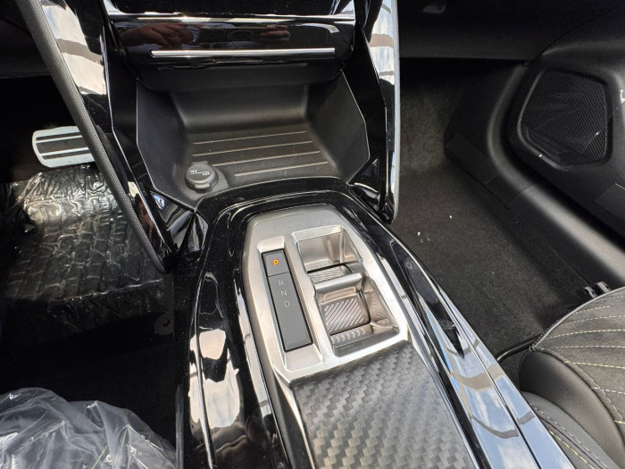 Peugeot 208 Nouvelle Hybrid 145 ch e-DCS6 GT Exclusive