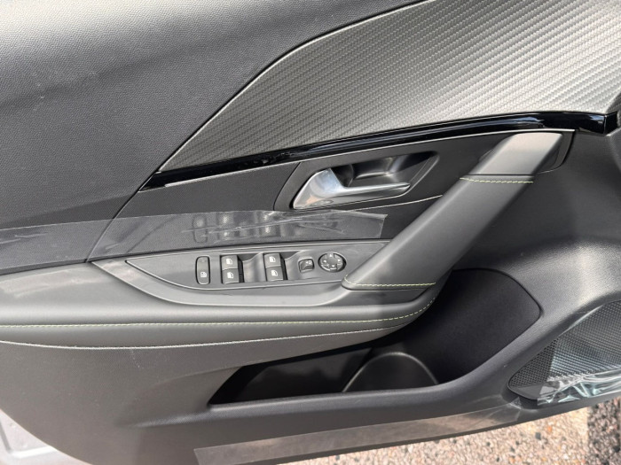 Peugeot 208 Nouvelle Hybrid 145 ch e-DCS6 GT Exclusive