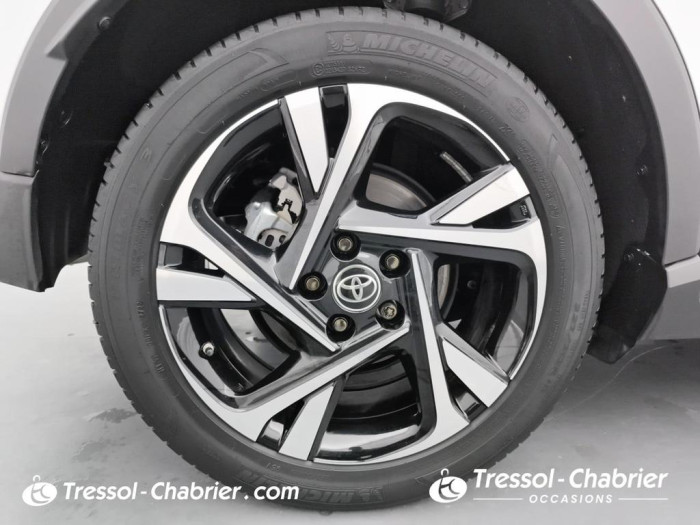 Toyota C-HR HYBRIDE MY22 2.0L Distinctive